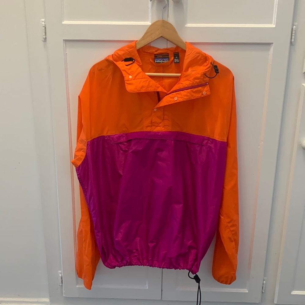 Patagonia women’s foldable packable light jacket - windbreaker rain jacket